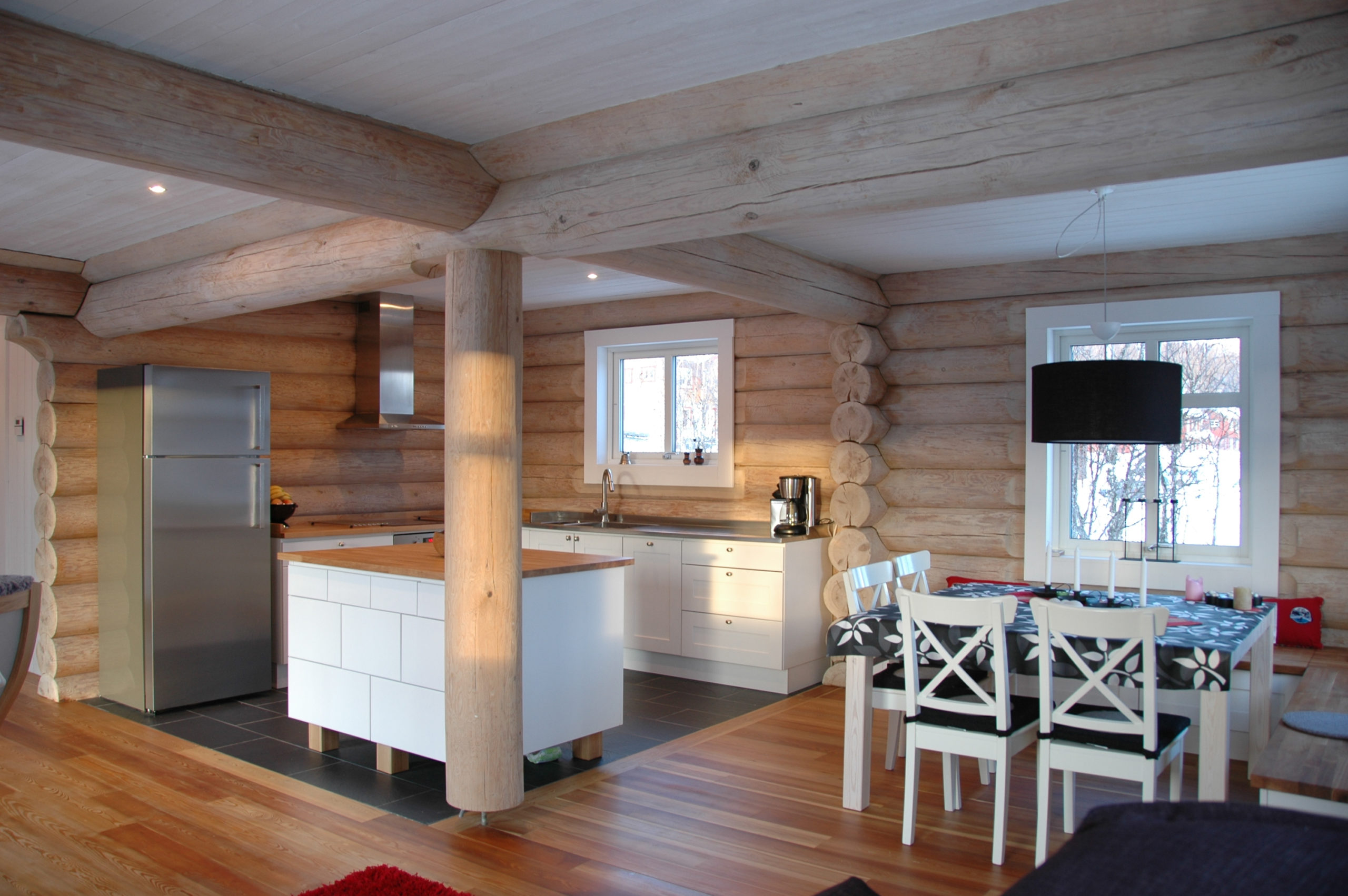 Handtimrat kundanpassat rundtimmerhus Ramundberget, SibCon