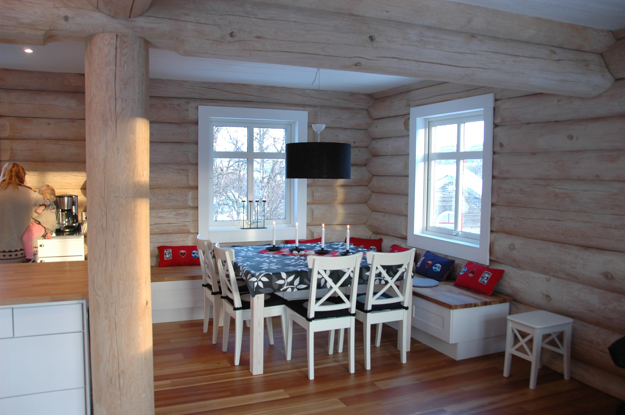 Handtimrat kundanpassat rundtimmerhus Ramundberget, SibCon