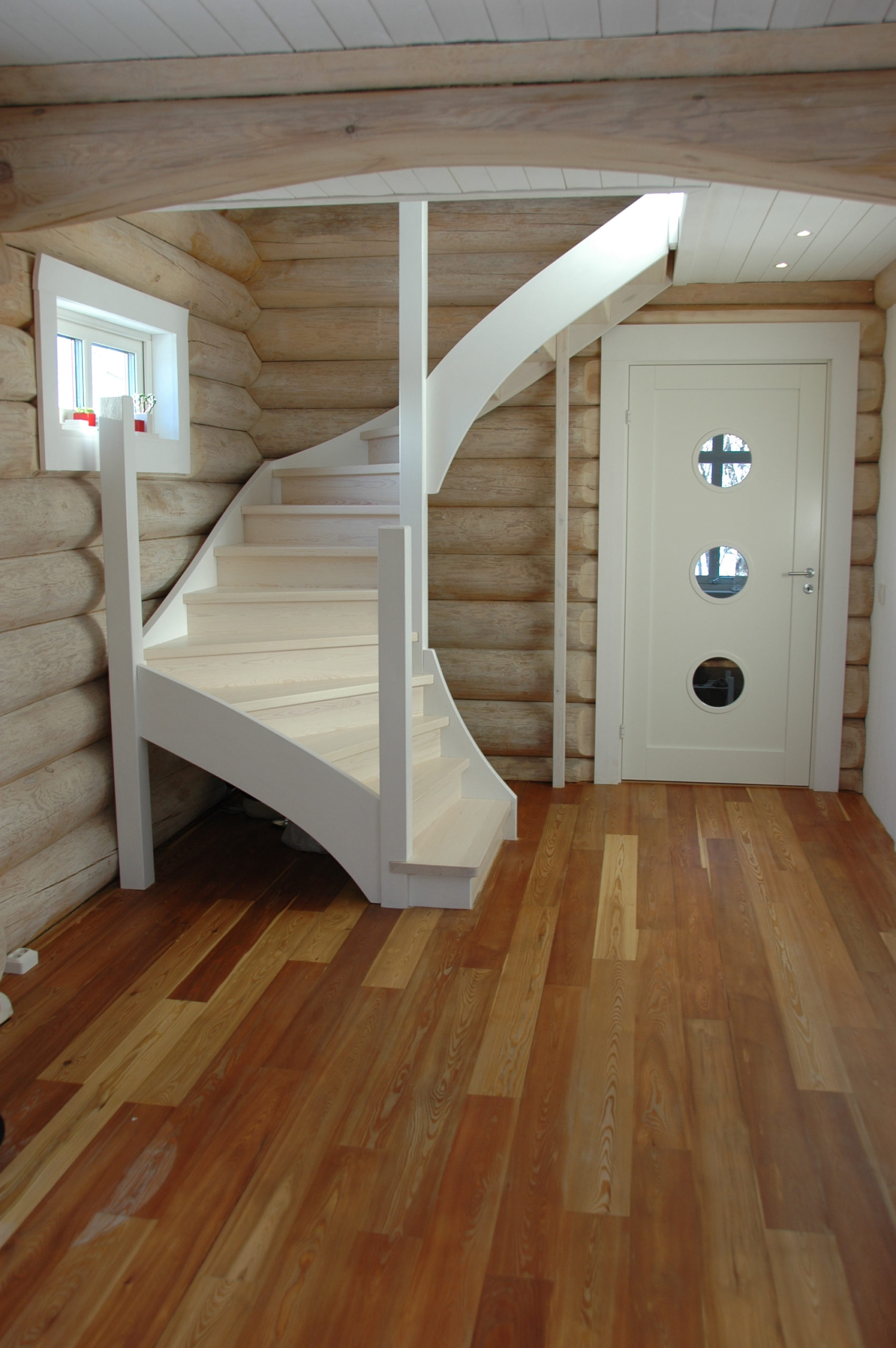 Handtimrat kundanpassat rundtimmerhus Ramundberget, SibCon